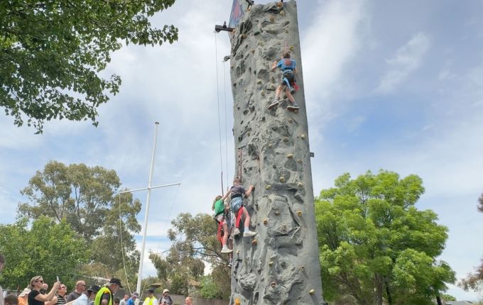 Climbing wall